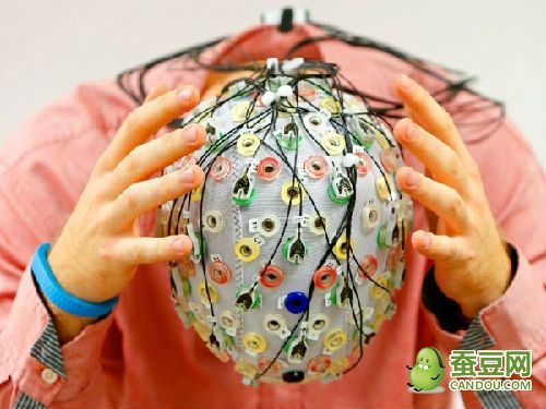 除了性趣体验，还有这些发明可以隐藏在衣服之下