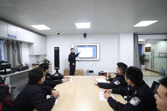 和平精英辅助发卡网