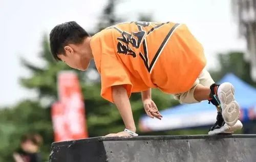 无畏锲约外挂卡盟